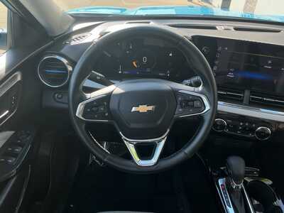 2025 Chevrolet Trax, $20718. Photo 11