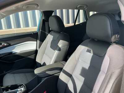 2025 Chevrolet Trax, $20718. Photo 9