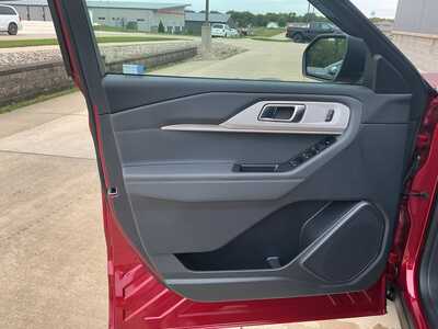 2027 Ford Explorer, $49614. Photo 7
