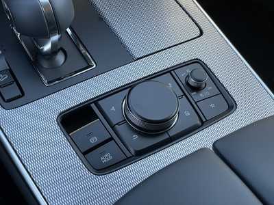 2025 Mazda CX-90, $51625. Photo 9