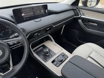 2025 Mazda CX-90, $42625. Photo 8
