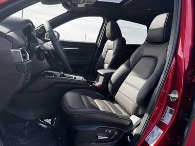 2025 Mazda CX-5, $42985. Photo 4