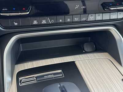 2025 Mazda CX-90, $43295. Photo 6