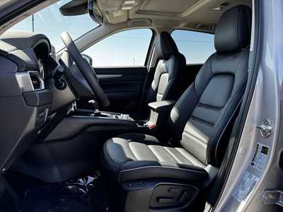 2025 Mazda CX-5, $33040. Photo 4
