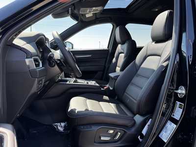 2025 Mazda CX-5, $42465. Photo 4