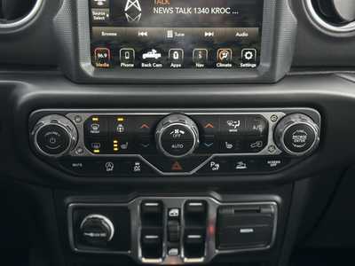 2020 Jeep Gladiator, $27000. Photo 10