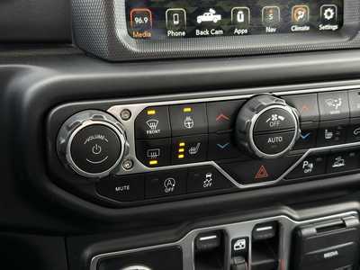 2020 Jeep Gladiator, $27000. Photo 11