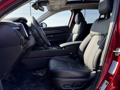 2025 Mazda CX-50, $42290. Photo 4