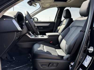 2025 Mazda CX-90, $42825. Photo 4
