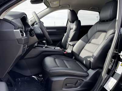 2025 Mazda CX-5, $31690. Photo 4
