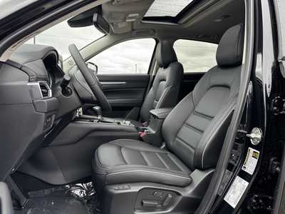 2025 Mazda CX-5, $33040. Photo 4