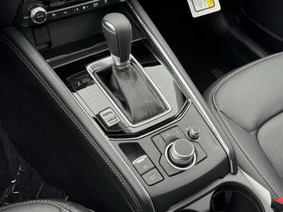 2025 Mazda CX-5, $37585. Photo 8