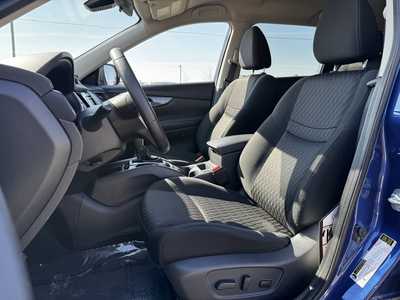 2019 Nissan Rogue, $17259. Photo 4