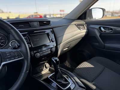 2019 Nissan Rogue, $17259. Photo 8