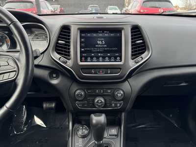 2021 Jeep Cherokee, $23000. Photo 2