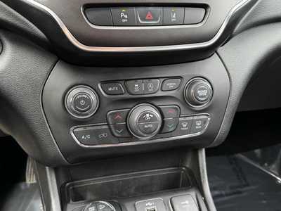 2021 Jeep Cherokee, $23000. Photo 5