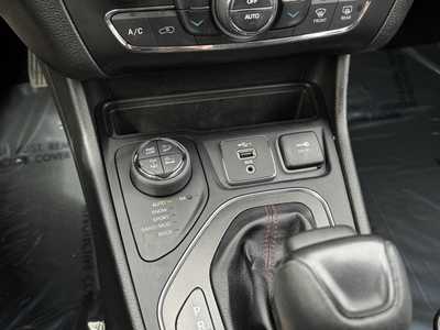 2021 Jeep Cherokee, $23000. Photo 6