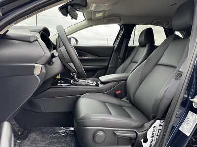2025 Mazda CX-30, $28885. Photo 4