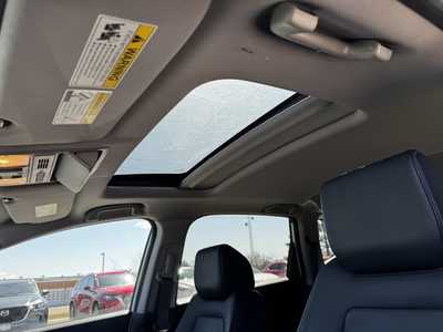 2021 Honda CR-V, $24000. Photo 3