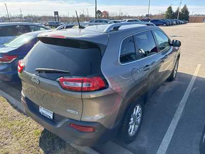 2017 Jeep Cherokee, $11499. Photo 3
