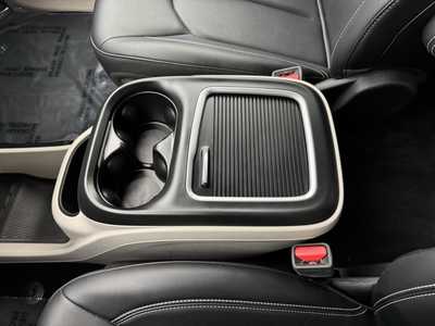 2024 Chrysler Pacifica, $35999. Photo 11
