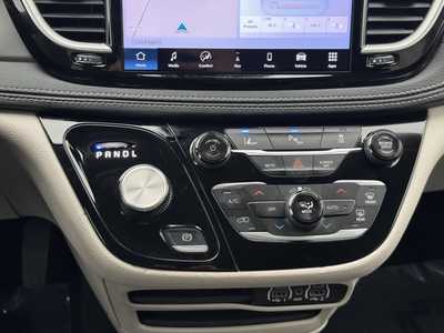 2024 Chrysler Pacifica, $35999. Photo 6