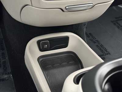2024 Chrysler Pacifica, $35999. Photo 8