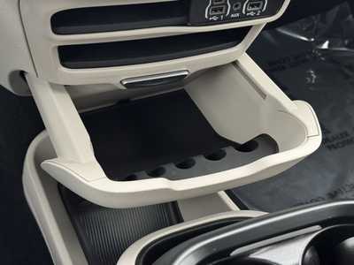 2024 Chrysler Pacifica, $35999. Photo 9