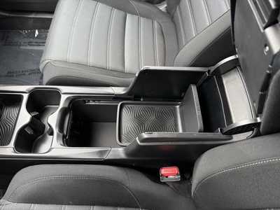2017 Honda CR-V, $21249. Photo 12