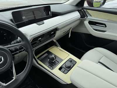 2025 Mazda CX-90, $58925. Photo 7