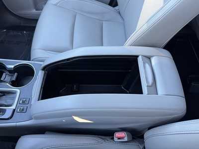 2018 Toyota Highlander, $28500. Photo 12
