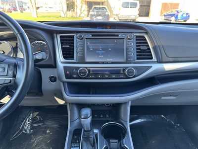 2018 Toyota Highlander, $28500. Photo 2