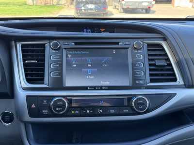 2018 Toyota Highlander, $28500. Photo 3