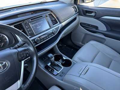 2018 Toyota Highlander, $28500. Photo 6