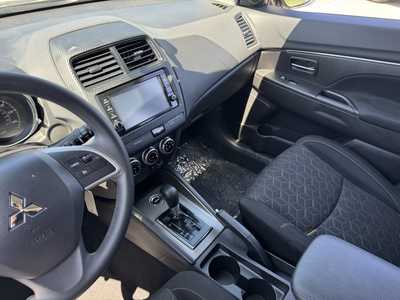 2020 Mitsubishi Outlander, $18000. Photo 6