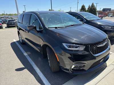 2024 Chrysler Pacifica, $30399. Photo 2