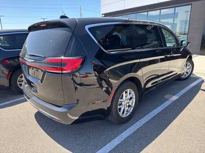 2024 Chrysler Pacifica, $30399. Photo 3