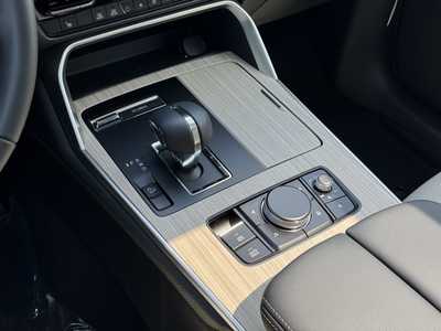 2025 Mazda CX-90, $43420. Photo 8