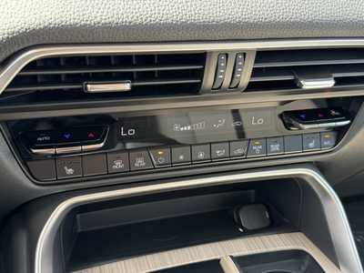 2025 Mazda CX-90, $51625. Photo 11