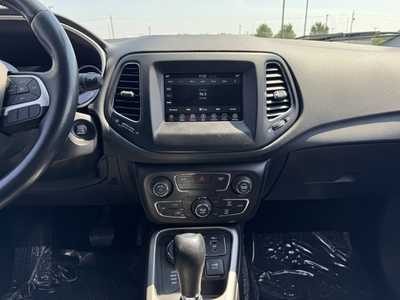 2020 Jeep Compass, $16699. Photo 2