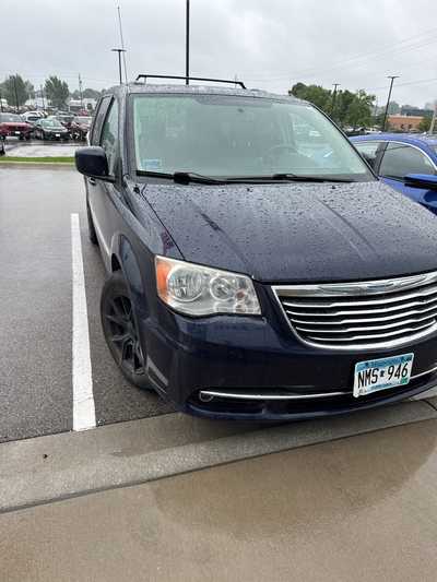 2014 Chrysler Town & Country, $6000. Photo 2