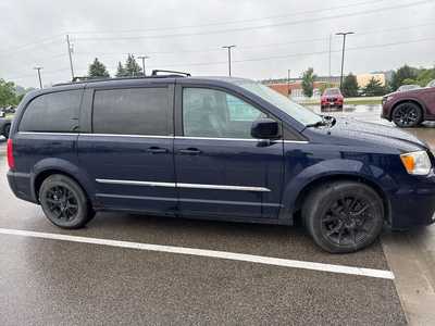 2014 Chrysler Town & Country, $6000. Photo 3