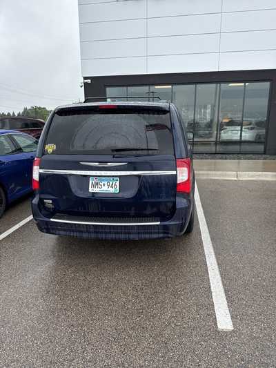 2014 Chrysler Town & Country, $6000. Photo 4