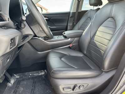 2024 Toyota Highlander, $40599. Photo 4