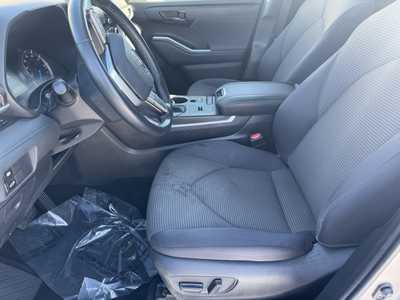 2022 Toyota Highlander, $33699. Photo 4