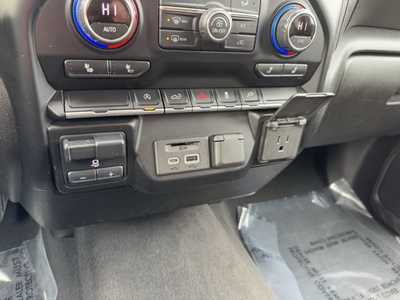 2021 Chevrolet 1500 Crew Cab, $26599. Photo 9
