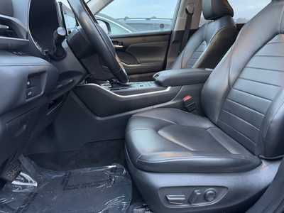2022 Toyota Highlander, $35998. Photo 4
