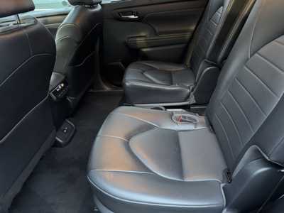 2022 Toyota Highlander, $35998. Photo 6