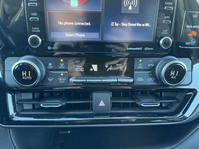 2020 Toyota Highlander, $27397. Photo 10