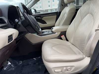 2021 Toyota Highlander, $32497. Photo 5